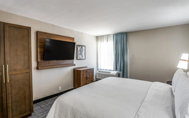 Holiday Inn Dallas Market Ctr Love Field by IHG