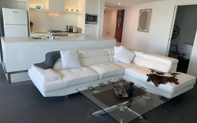 Upmarket Apartment at Beach