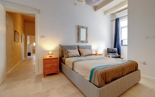 Stylish 2BR Apartment in Valletta