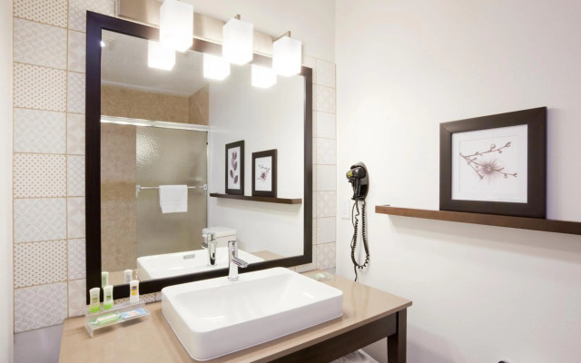 Country Inn & Suites by Radisson, Chippewa Falls, WI