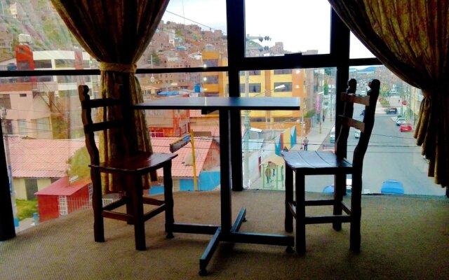 The Real House-Hostel