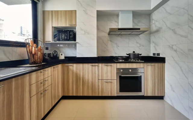 Floral Court  & Residence Sukhumvit 13