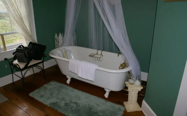 Buffalo Tavern Bed & Breakfast