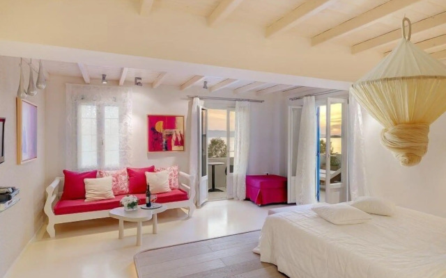 Iria Beach art hotel