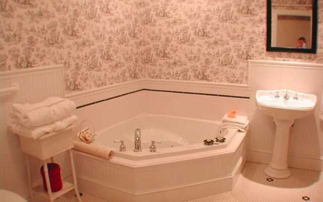 1896 House Country Inn - Barnside Inn