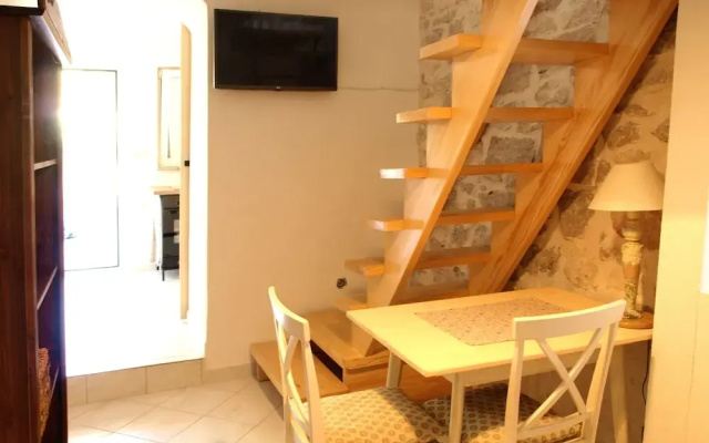 Stone House Apartment