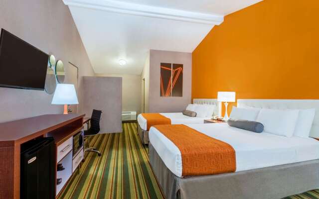 Howard Johnson by Wyndham Phoenix Airport/Downtown Area