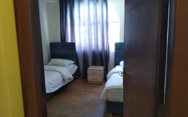 Neat Two Bedroom Apartment Close City