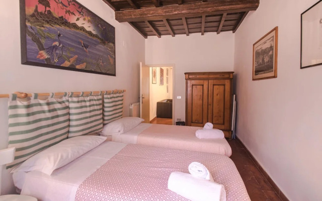 4 mins Walk to The Piazza del Duomo