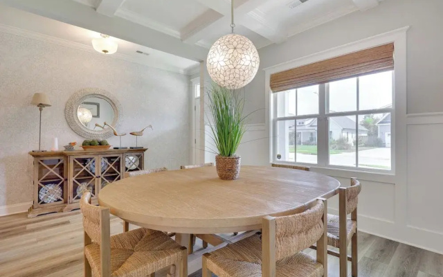 Spacious Home w/ Screened Patio in Wilmington!