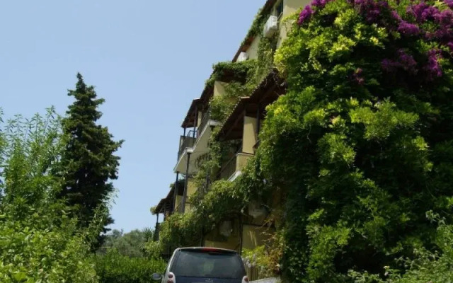 Apartments Blue Bay (ex-Golden Nests Apartments)