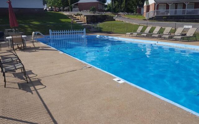 Early American Motel