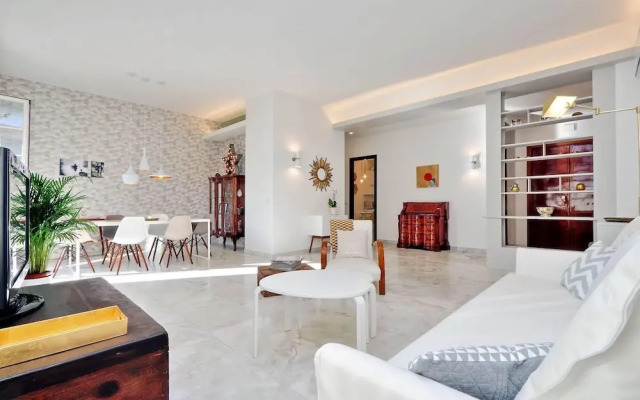 Elegant flat for 8 near Colosseum