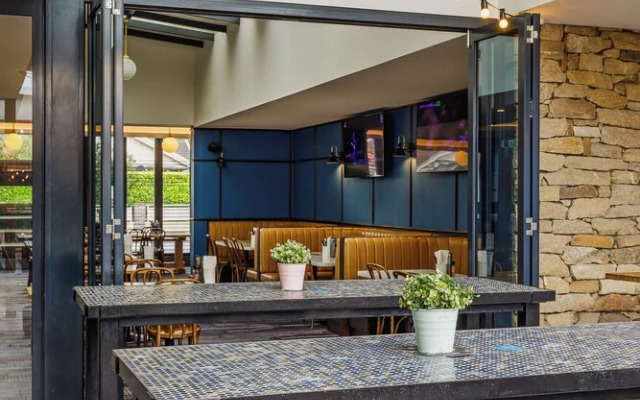 The Lakes Hotel, Rosebery