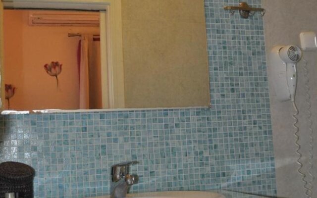 Okeania Seafront Rooms in Kamena Vourla