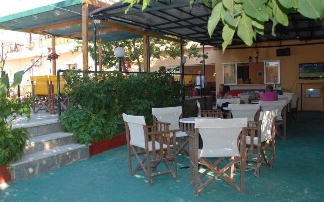 Lakis Studios
