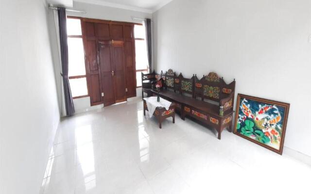 OYO 3906 Dalem Putu Sanjaya Syariah