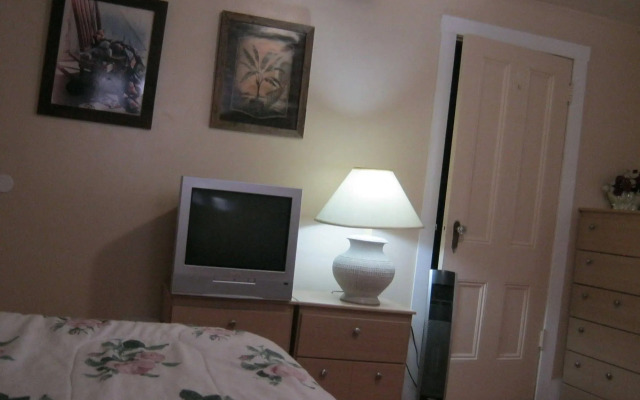 Kelowna Okanagan Lake Hostel