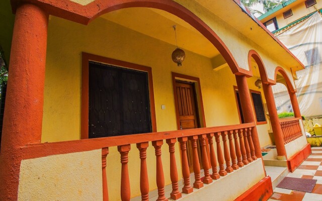 OYO 17370 Home Colorful 1BHK Calangute Beach