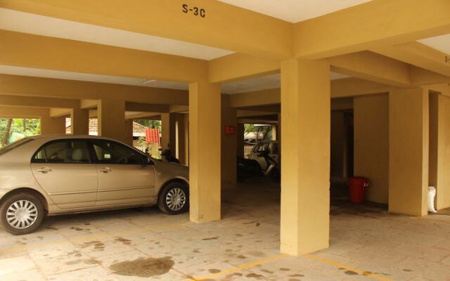 OYO 9887 Home 3BHK Near Club Cubana