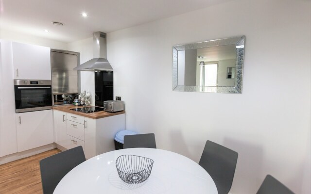 Beautiful 3 Bed Apartment in Media City