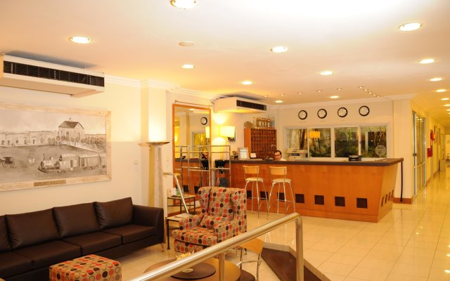 Parra Hotel & Suites