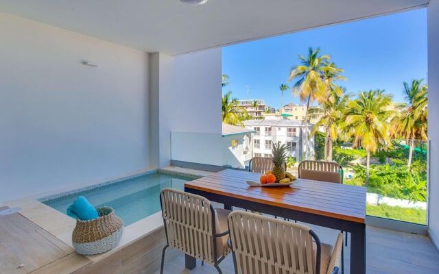 2 Bed Condo With Private Picuzzi, Steps From The Beach!