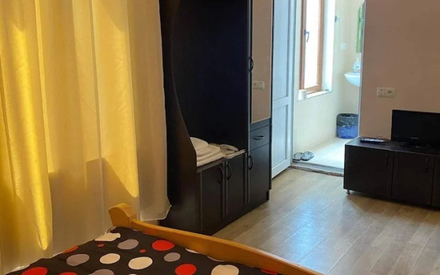Nando Guest House