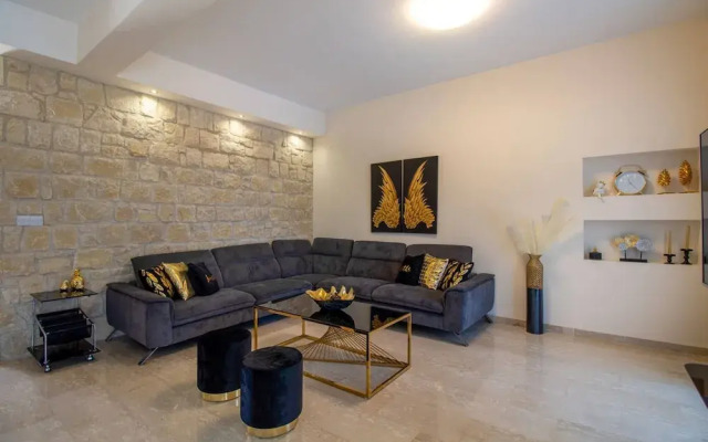 Hg07 Adjacent to Aphrodite Hills- Private Pool, Large Terrace