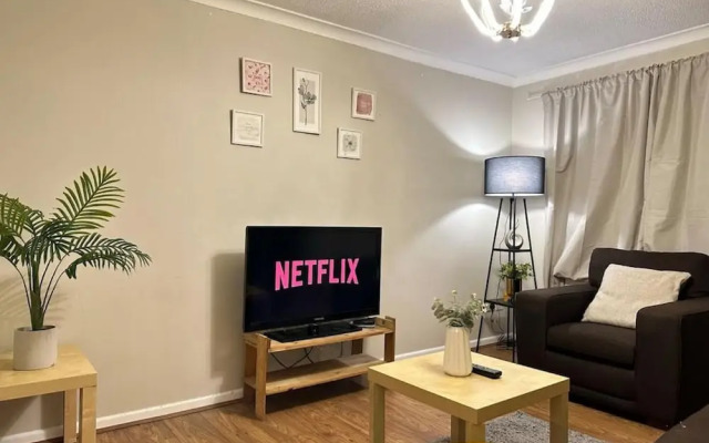 Entire Beautiful 2 Bedroom House With Free Parking Manchester