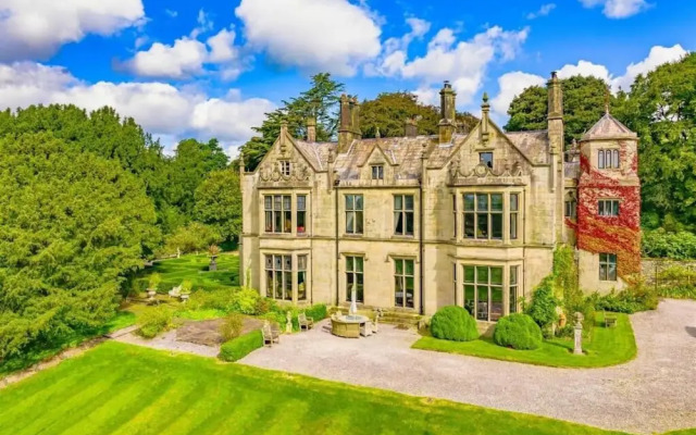 Kendal - Gothic Hall - Luxury Rooms or Apartment