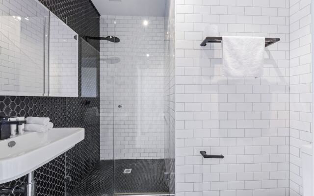 HomeHotel High-End 3 Bedroom Terrace with Parking