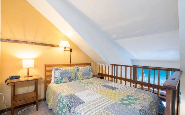 Manitou Lodge 10 Hotel Room by Alpine Lodging Telluride