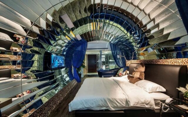 Wuhan Nine-tailed Fox Art Hotel