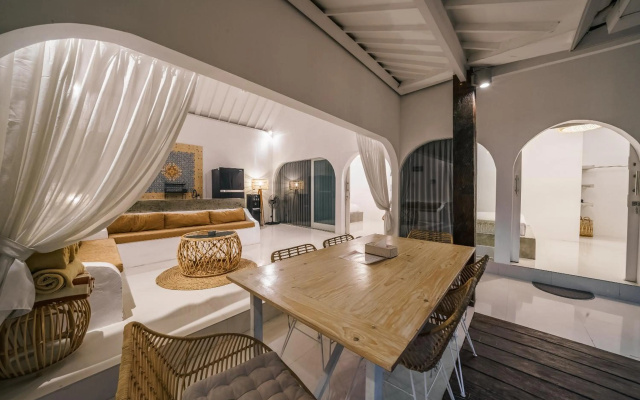 Villa Santorini - Boho-Chic 3-Bedroom Villa in the Heart of Berawa! – Guest Rooms – Tibubeneng