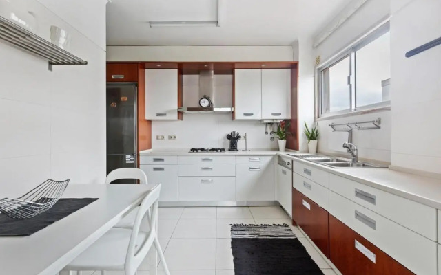 Spacious 3 Bedroom Apartment in Lisbon, Lisbon