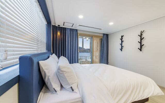 Yeosuya Hostel & Pension