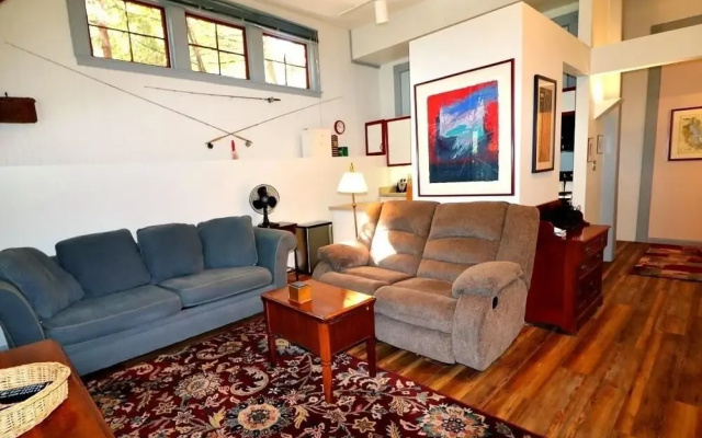 Arcade 15 2 Bedroom Condo by Redawning