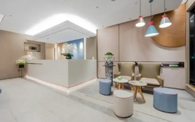 7 Days Premium Zhuhai Gongbei Light Railway Branch