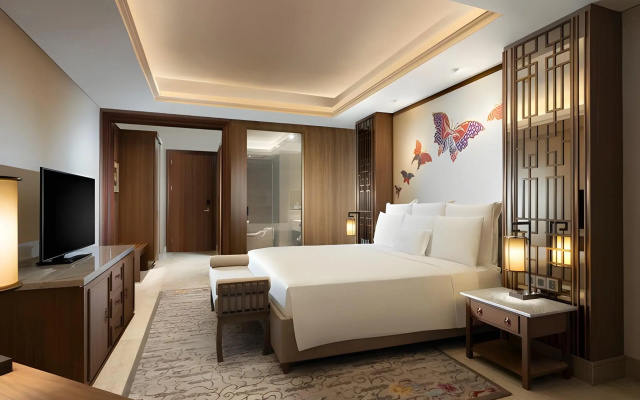 Hotel Tentrem Semarang – Guest Rooms – Semarang