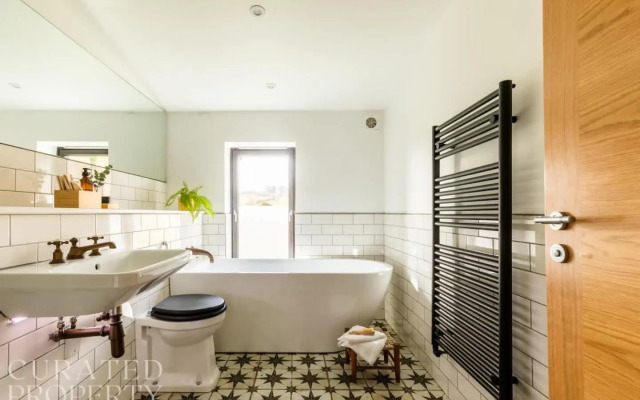 Stunning 5 Bedroom New Build With Amazing Views