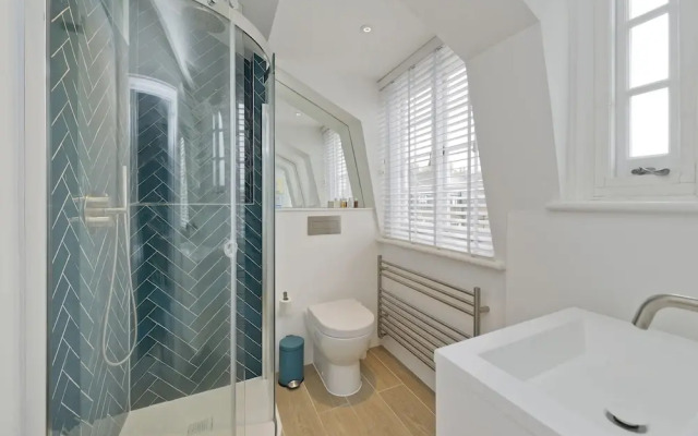 Stunning Bayswater Apartment Near Hyde Park by Underthedoormat