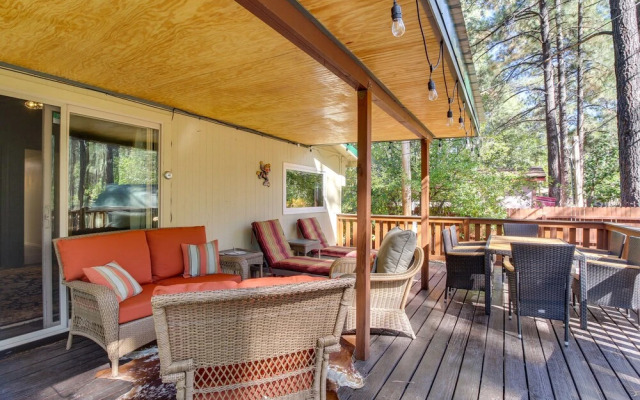 Peaceful Pinetop Hideaway w/ Yard - Dog Friendly!