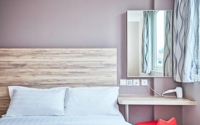 Ibis Budget Singapore Crystal