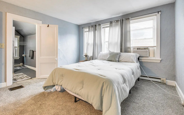 Pet-friendly Cincinnati Apt: 5 Mi to Downtown!