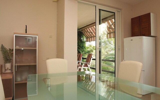 Stunning Home in Pula With Wifi, 2 Bedrooms and Jacuzzi