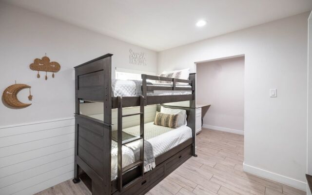 Scottsdale East Osborn 4 Bedroom Home by RedAwning, Scottsdale