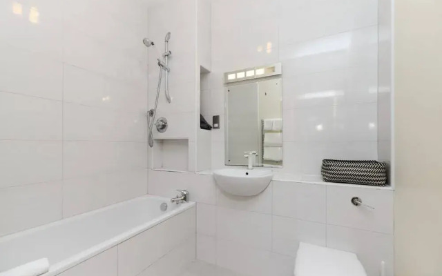 The Spitalfields Beauty - Bright 2bdr Flat