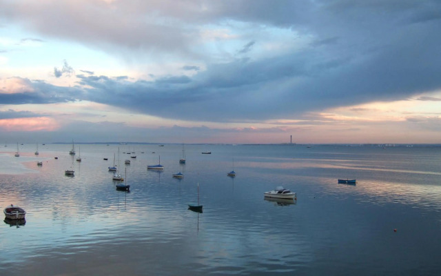 Roslin Beach Hotel