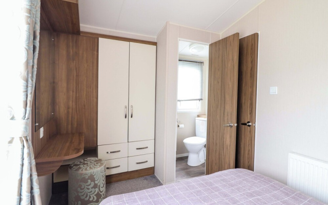 Sea Breeze C38 Dyffryn Seaside Estate